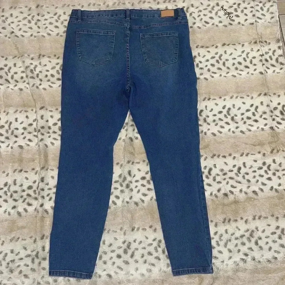 Women’s Tahari Jeans - Picture 2 of 5